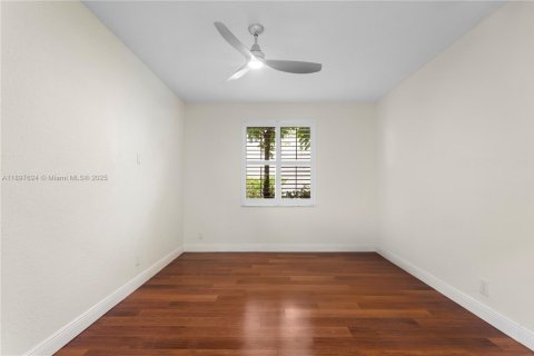 House in Weston, Florida 5 bedrooms, 329.99 sq.m. № 1951431 - photo 9
