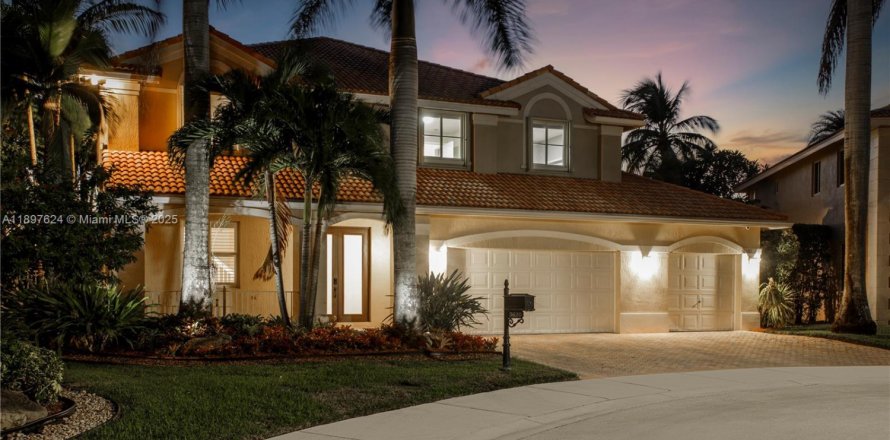 House in Weston, Florida 5 bedrooms, 329.99 sq.m. № 1951431