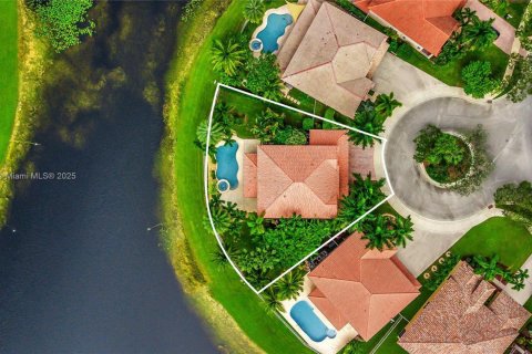 House in Weston, Florida 5 bedrooms, 329.99 sq.m. № 1951431 - photo 30