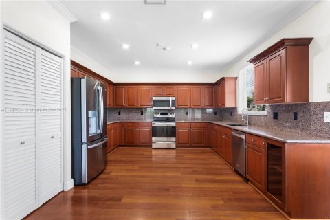 House in Weston, Florida 5 bedrooms, 329.99 sq.m. № 1951431 - photo 6