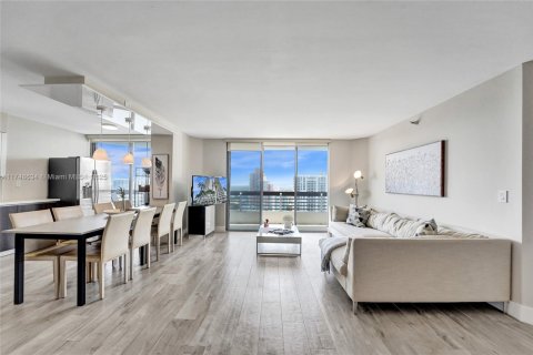 Copropriété à vendre à Aventura, Floride: 2 chambres, 126.81 m2 № 1736218 - photo 2