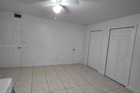 Villa ou maison à louer à Homestead, Floride: 1 chambre, 111.48 m2 № 2048240 - photo 2