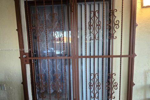 Villa ou maison à louer à Homestead, Floride: 1 chambre, 111.48 m2 № 2048240 - photo 7