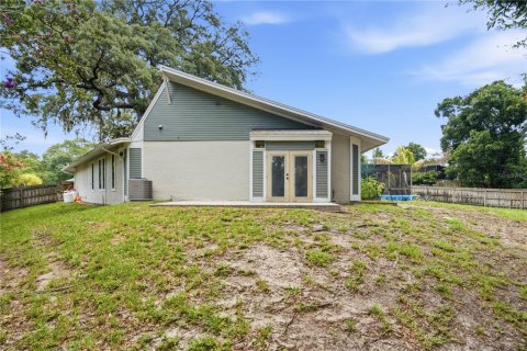 House in Palm Harbor, Florida 4 bedrooms, 283.17 sq.m. № 2258903 - photo 9