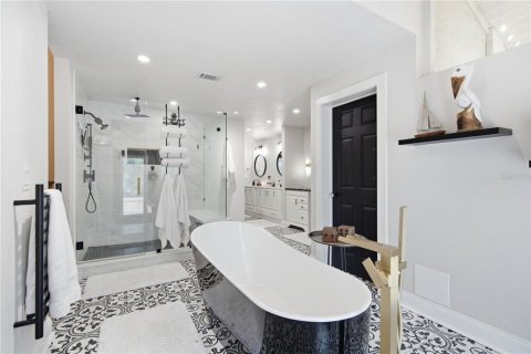 House in Palm Harbor, Florida 4 bedrooms, 283.17 sq.m. № 2258903 - photo 21