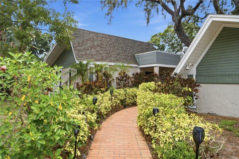 House in Palm Harbor, Florida 4 bedrooms, 283.17 sq.m. № 2258903 - photo 3