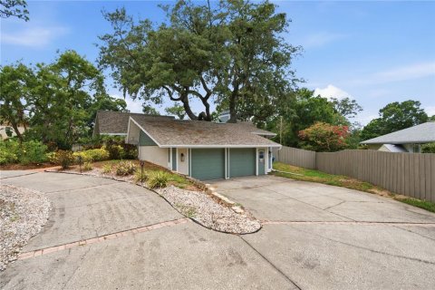 House in Palm Harbor, Florida 4 bedrooms, 283.17 sq.m. № 2258903 - photo 7