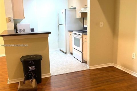 Condo in Miramar, Florida, 1 bedroom  № 1897317 - photo 11