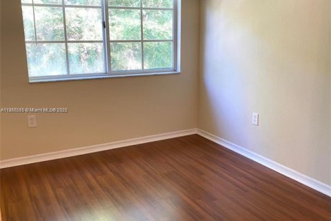 Condo in Miramar, Florida, 1 bedroom  № 1897317 - photo 3