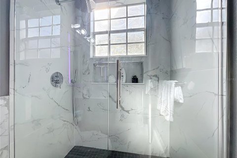 Villa ou maison à louer à Orlando, Floride: 5 chambres, 240.52 m2 № 2338983 - photo 19