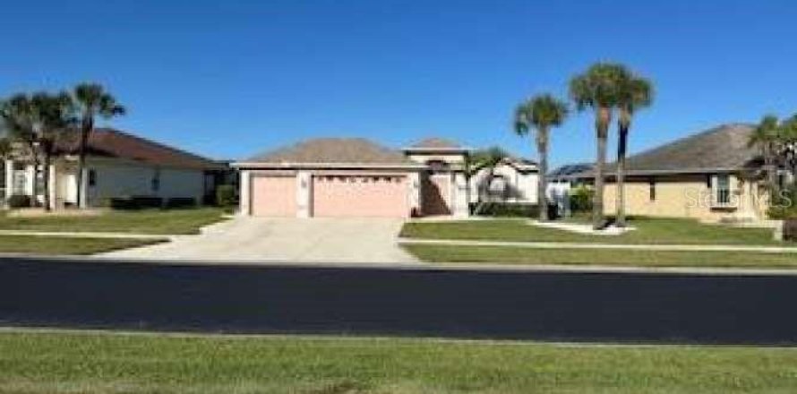 Casa en North Port, Florida 3 dormitorios, 179.86 m2 № 1798484