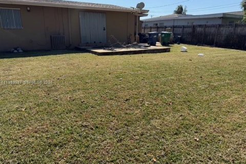 Casa en venta en Miami Gardens, Florida, 3 dormitorios, 144.56 m2 № 2022103 - foto 25