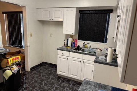 Casa en venta en Miami Gardens, Florida, 3 dormitorios, 144.56 m2 № 2022103 - foto 11