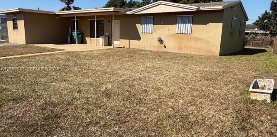 Casa en Miami Gardens, Florida 3 dormitorios, 144.56 m2 № 2022103