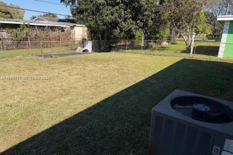 Casa en venta en Miami Gardens, Florida, 3 dormitorios, 144.56 m2 № 2022103 - foto 24