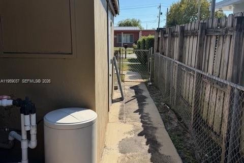 Casa en venta en Miami Gardens, Florida, 3 dormitorios, 144.56 m2 № 2022103 - foto 28