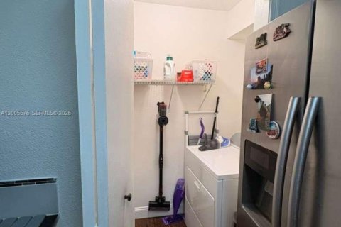 Condo in Coral Springs, Florida, 2 bedrooms  № 2068792 - photo 10