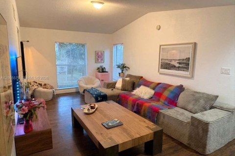 Condo in Coral Springs, Florida, 2 bedrooms  № 2068792 - photo 7