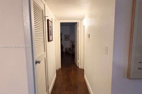 Condo in Coral Springs, Florida, 2 bedrooms  № 2068792 - photo 18