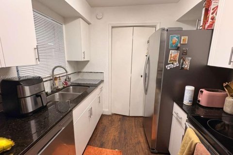 Condo in Coral Springs, Florida, 2 bedrooms  № 2068792 - photo 5