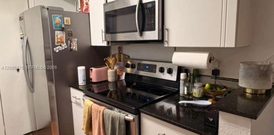 Condo in Coral Springs, Florida, 2 bedrooms  № 2068792