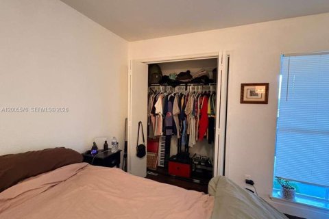 Condo in Coral Springs, Florida, 2 bedrooms  № 2068792 - photo 16