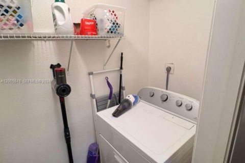 Condo in Coral Springs, Florida, 2 bedrooms  № 2068792 - photo 22