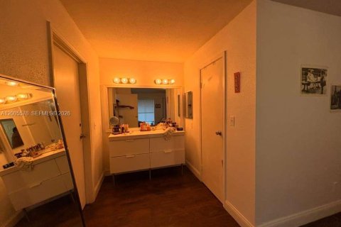 Condo in Coral Springs, Florida, 2 bedrooms  № 2068792 - photo 15