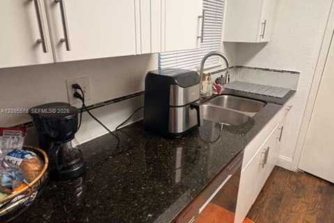 Condo in Coral Springs, Florida, 2 bedrooms  № 2068792 - photo 4