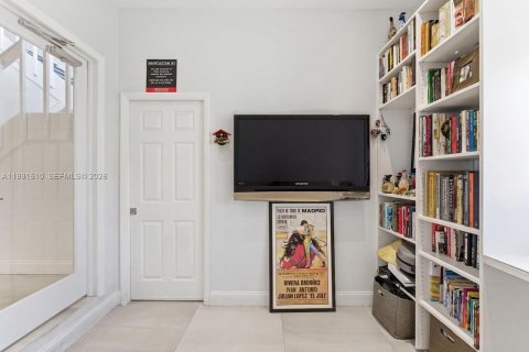 Villa ou maison à vendre à Miami, Floride: 5 chambres, 147.25 m2 № 2055572 - photo 16