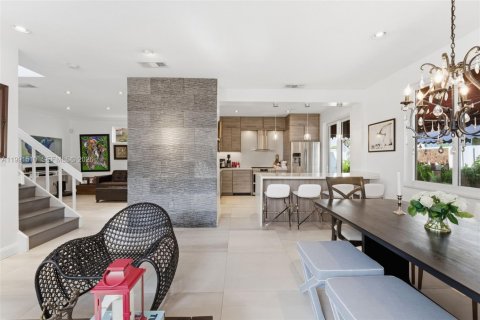 Villa ou maison à vendre à Miami, Floride: 5 chambres, 147.25 m2 № 2055572 - photo 8