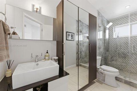 Villa ou maison à vendre à Miami, Floride: 5 chambres, 147.25 m2 № 2055572 - photo 23