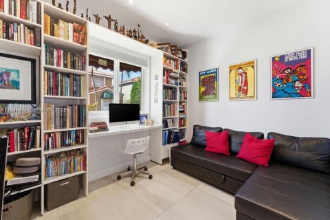 Villa ou maison à vendre à Miami, Floride: 5 chambres, 147.25 m2 № 2055572 - photo 15