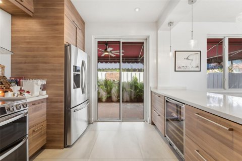 Villa ou maison à vendre à Miami, Floride: 5 chambres, 147.25 m2 № 2055572 - photo 12