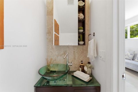 Villa ou maison à vendre à Miami, Floride: 5 chambres, 147.25 m2 № 2055572 - photo 9