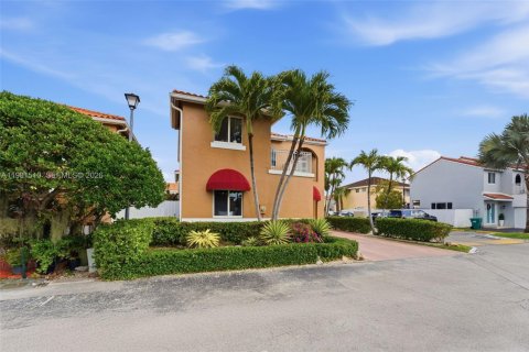 Villa ou maison à vendre à Miami, Floride: 5 chambres, 147.25 m2 № 2055572 - photo 3