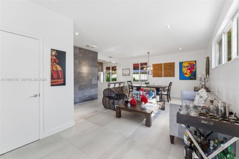 Villa ou maison à vendre à Miami, Floride: 5 chambres, 147.25 m2 № 2055572 - photo 5