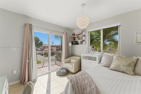 Villa ou maison à vendre à Miami, Floride: 5 chambres, 147.25 m2 № 2055572 - photo 18