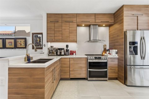 Villa ou maison à vendre à Miami, Floride: 5 chambres, 147.25 m2 № 2055572 - photo 10