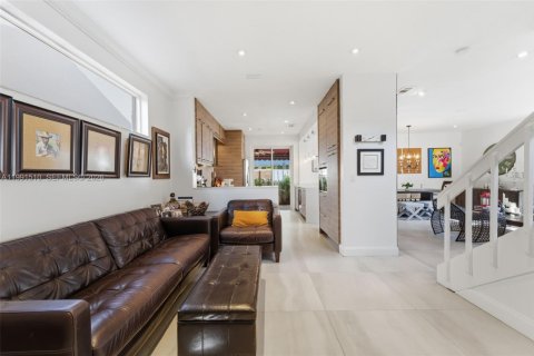 Villa ou maison à vendre à Miami, Floride: 5 chambres, 147.25 m2 № 2055572 - photo 13