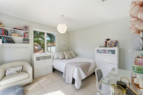 Villa ou maison à vendre à Miami, Floride: 5 chambres, 147.25 m2 № 2055572 - photo 19
