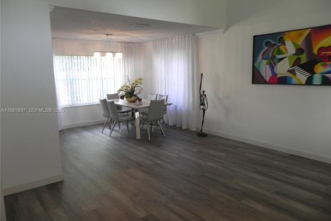 Villa ou maison à vendre à Weston, Floride: 4 chambres, 189.06 m2 № 2043041 - photo 7