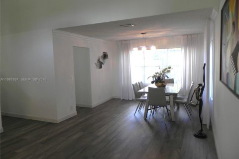 Villa ou maison à vendre à Weston, Floride: 4 chambres, 189.06 m2 № 2043041 - photo 8