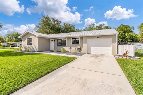 House in Port Charlotte, Florida 2 bedrooms, 83.98 sq.m. № 2152285