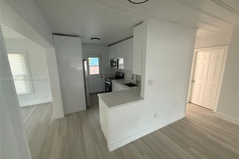 House in St. Lucie, Florida 3 bedrooms, 178.37 sq.m. № 1979748