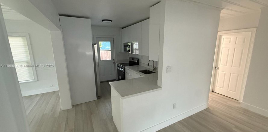 House in St. Lucie, Florida 3 bedrooms, 178.37 sq.m. № 1979748