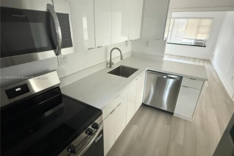 House in St. Lucie, Florida 3 bedrooms, 178.37 sq.m. № 1979748 - photo 2