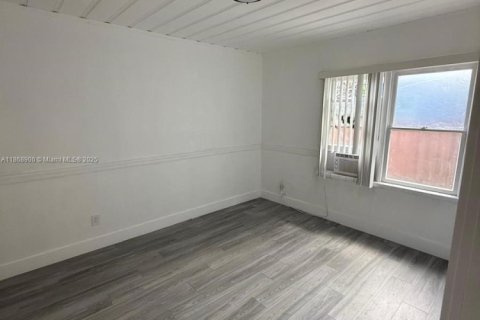 House in St. Lucie, Florida 3 bedrooms, 178.37 sq.m. № 1979748 - photo 12