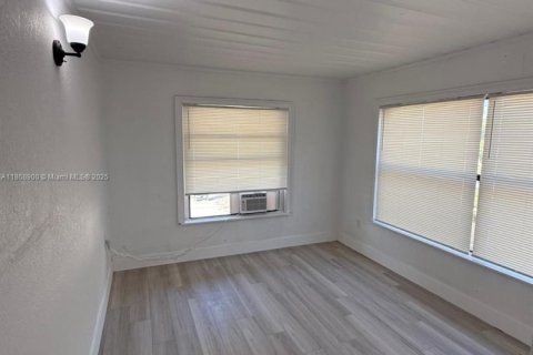 House in St. Lucie, Florida 3 bedrooms, 178.37 sq.m. № 1979748 - photo 6