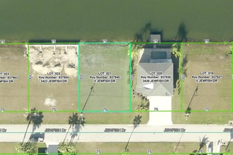 Terreno en venta en Hernando Beach, Florida № 1908196 - foto 1